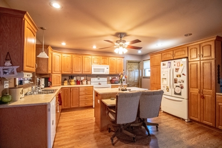 Anamosa Home For Sale - image 11