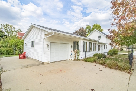 Anamosa Home For Sale - image 4