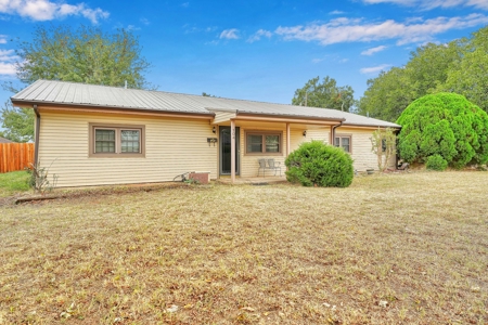 Home For Sale In Mangum, Oklahoma - image 3