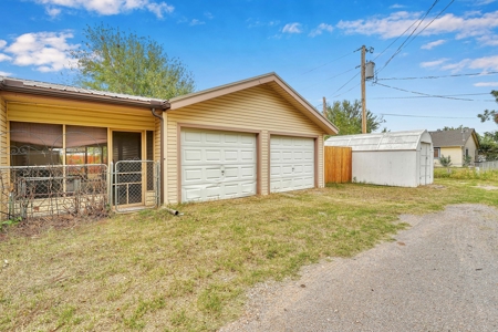 Home For Sale In Mangum, Oklahoma - image 7