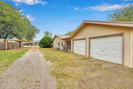 Home For Sale In Mangum, Oklahoma - image 9