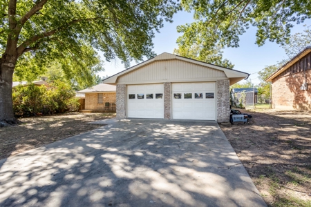 Home For Sale In Mineral Wells, Texas - image 3