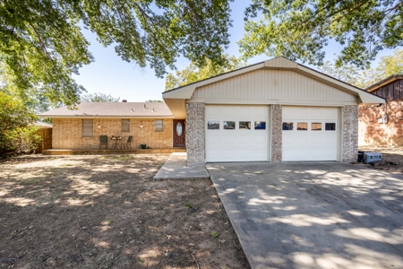 Home For Sale In Mineral Wells, Texas - image 2