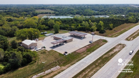 Indian Country Convenience Store For Sale near Holton Kansas - image 1