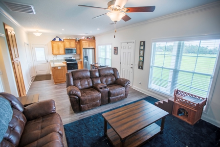 Aviation Home & 2 Hangars For Sale in Jasper, FL - image 38