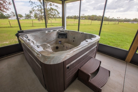 Aviation Home & 2 Hangars For Sale in Jasper, FL - image 27