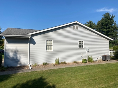 In Town Ranch Home Auction - Nov. 6th @ 6PM - image 4