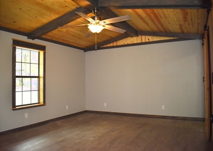 Home For Sale with Acreage in Atlanta, Texas - image 5