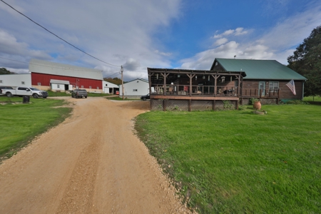 Log Home with Farm for Sale in Southwest Wisconsin - image 4