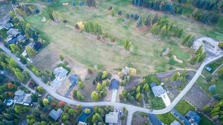 Beautiful new home on the Golf Course!! - image 9