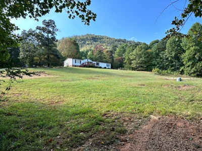 Charming Home in Foothills of North Carolina - image 6