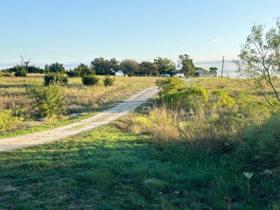 3BR Home on Sprawling 24.71+/- Acres, Gatesville, TX - image 4