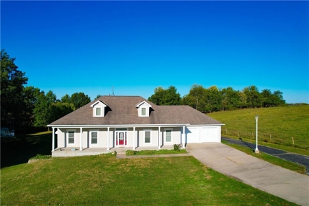 Spacious Home Just Minutes from St. Joseph, MO - image 40