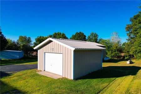 Spacious Home Just Minutes from St. Joseph, MO - image 43