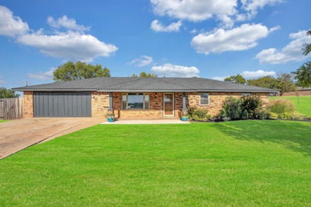 Home For Sale In Sayre, Oklahoma - image 9