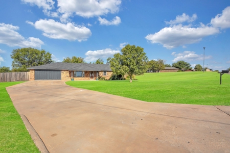 Home For Sale In Sayre, Oklahoma - image 6