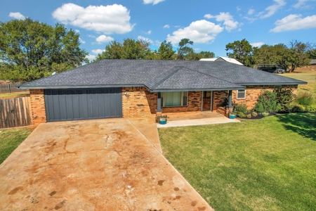 Home For Sale In Sayre, Oklahoma - image 5