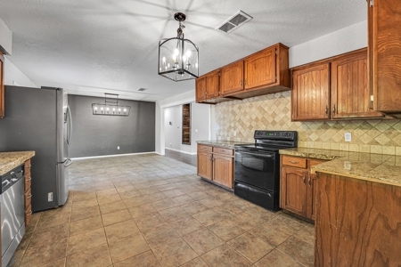 Home For Sale In Sayre, Oklahoma - image 19