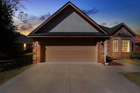 Home For Sale In Elk City, Oklahoma - image 47