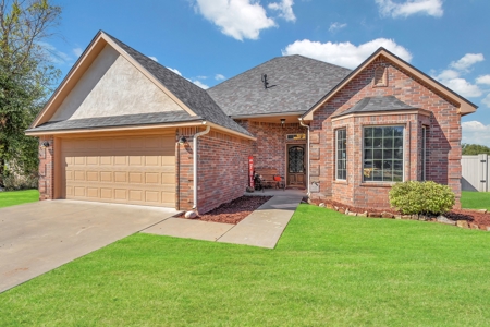 Home For Sale In Elk City, Oklahoma - image 1