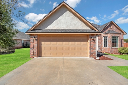 Home For Sale In Elk City, Oklahoma - image 3