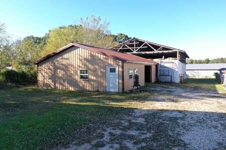 Farm with 150 Acres in Salem, Perfect for Livestock! - image 10