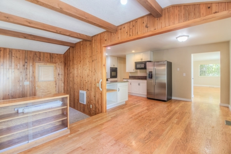 Beautiful West Valley Home - image 9