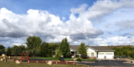 6 Bed 5 Bath Home sits on 20 Acres on the Golf Course - image 1