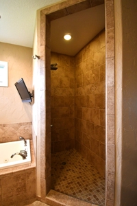 6 Bed 5 Bath Home sits on 20 Acres on the Golf Course - image 22