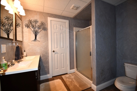 6 Bed 5 Bath Home sits on 20 Acres on the Golf Course - image 34