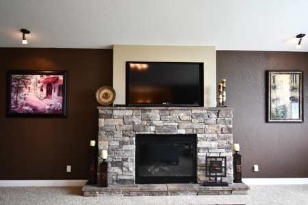 6 Bed 5 Bath Home sits on 20 Acres on the Golf Course - image 17