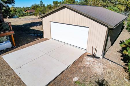 The Pines Hideaway: A Fort Peck Lake Log Cabin Retreat - image 11