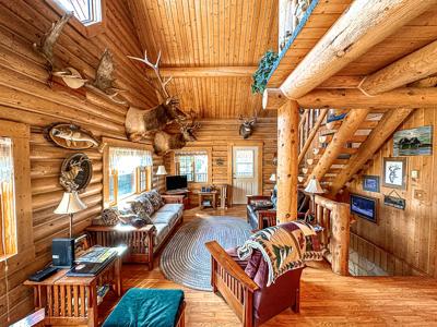 The Pines Hideaway: A Fort Peck Lake Log Cabin Retreat - image 29