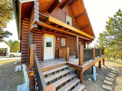 The Pines Hideaway: A Fort Peck Lake Log Cabin Retreat - image 14