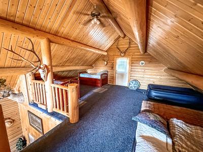 The Pines Hideaway: A Fort Peck Lake Log Cabin Retreat - image 34