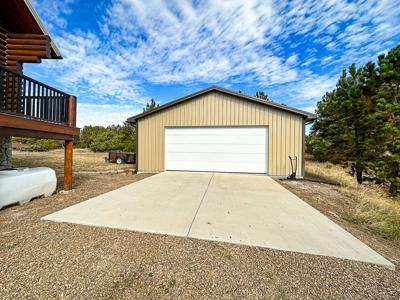 The Pines Hideaway: A Fort Peck Lake Log Cabin Retreat - image 23