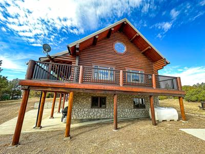 The Pines Hideaway: A Fort Peck Lake Log Cabin Retreat - image 19