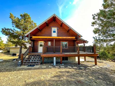 The Pines Hideaway: A Fort Peck Lake Log Cabin Retreat - image 12