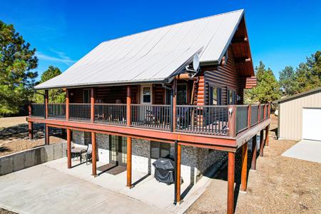 The Pines Hideaway: A Fort Peck Lake Log Cabin Retreat - image 4