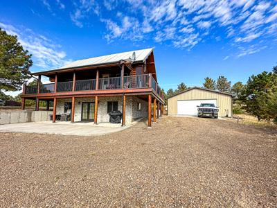 The Pines Hideaway: A Fort Peck Lake Log Cabin Retreat - image 20