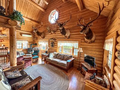 The Pines Hideaway: A Fort Peck Lake Log Cabin Retreat - image 32