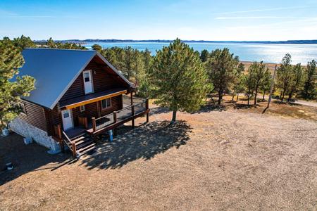 The Pines Hideaway: A Fort Peck Lake Log Cabin Retreat - image 9