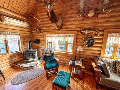 The Pines Hideaway: A Fort Peck Lake Log Cabin Retreat - image 28