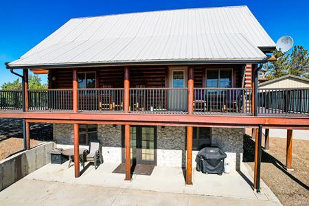 The Pines Hideaway: A Fort Peck Lake Log Cabin Retreat - image 3