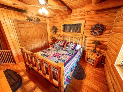 The Pines Hideaway: A Fort Peck Lake Log Cabin Retreat - image 38