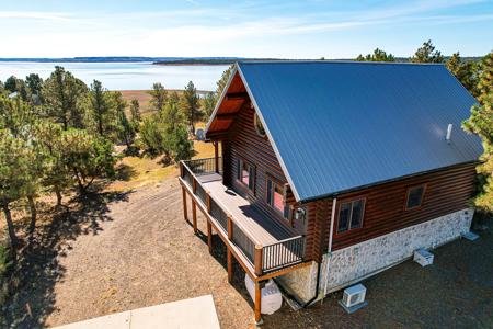 The Pines Hideaway: A Fort Peck Lake Log Cabin Retreat - image 1