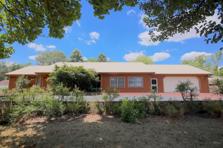 Home in Town For Sale in Thayer, MO - image 3
