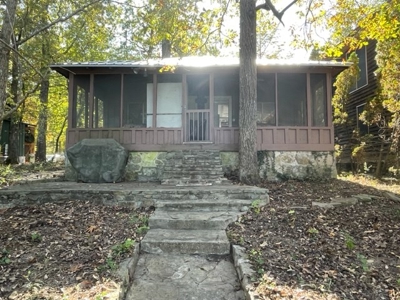 Cabin on the Spring River For Sale in Hardy AR - image 10