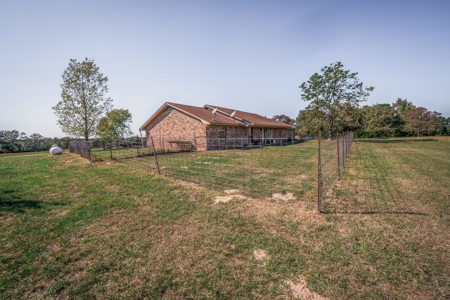 East Texas Ranch and Country Home along Little Cypress Bayou - image 12