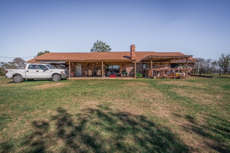 East Texas Ranch and Country Home along Little Cypress Bayou - image 17